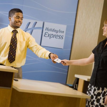 Holiday Inn Express & Suites Alexandria - Fort Belvoir By Ihg Kültér fotó