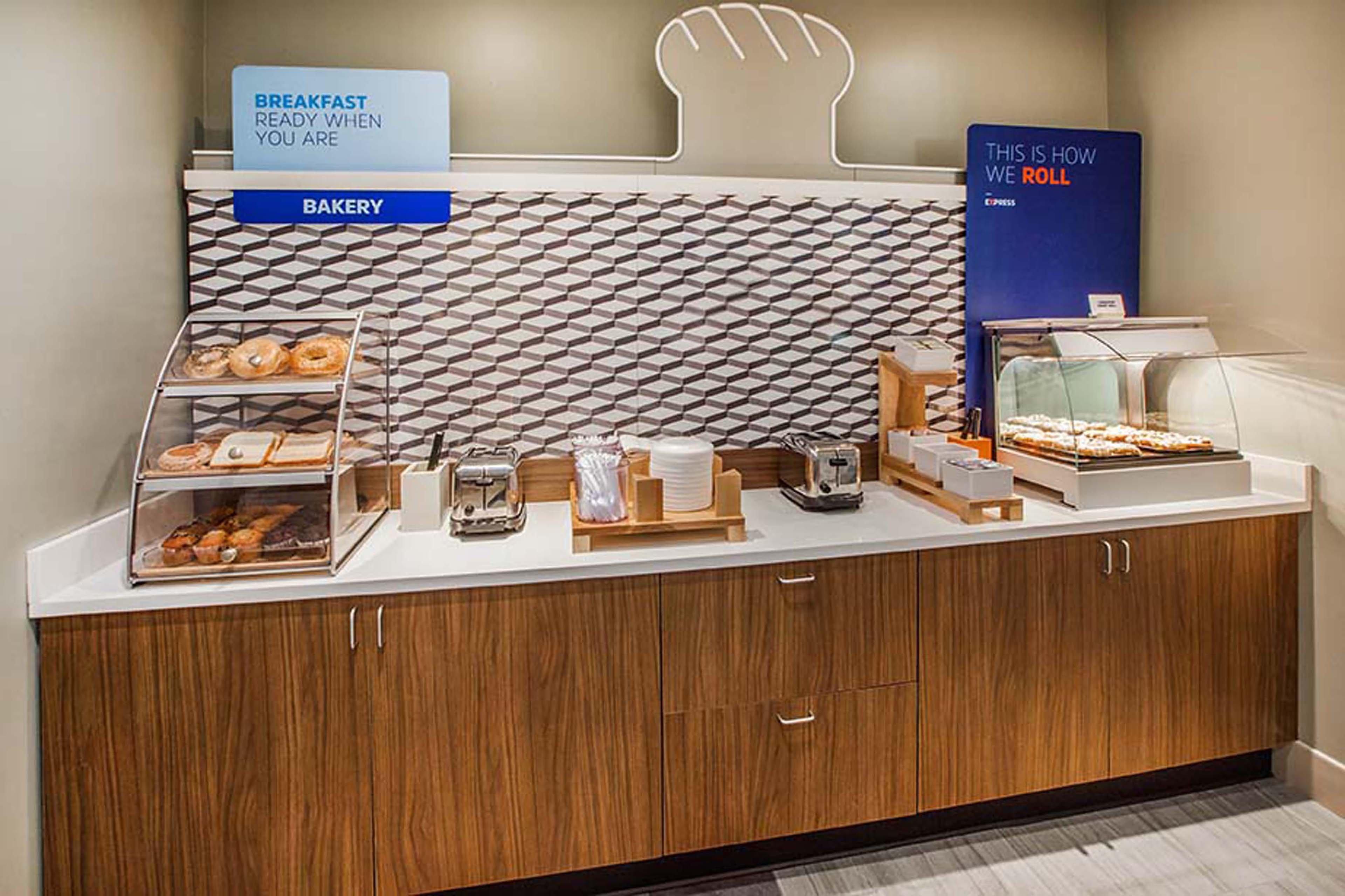 Holiday Inn Express & Suites Alexandria - Fort Belvoir By Ihg Kültér fotó