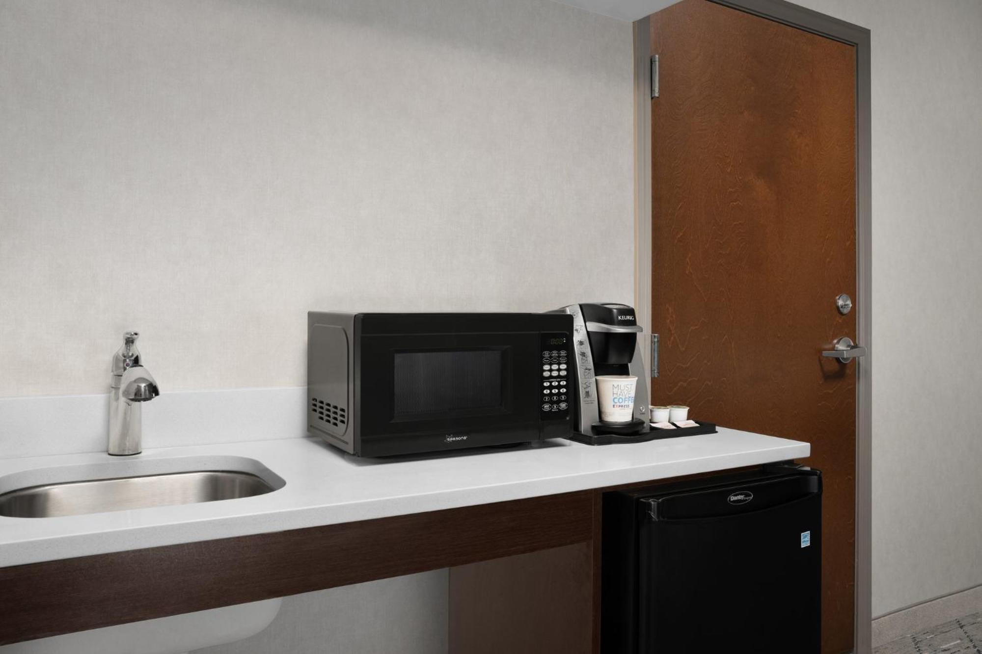 Holiday Inn Express & Suites Alexandria - Fort Belvoir By Ihg Kültér fotó