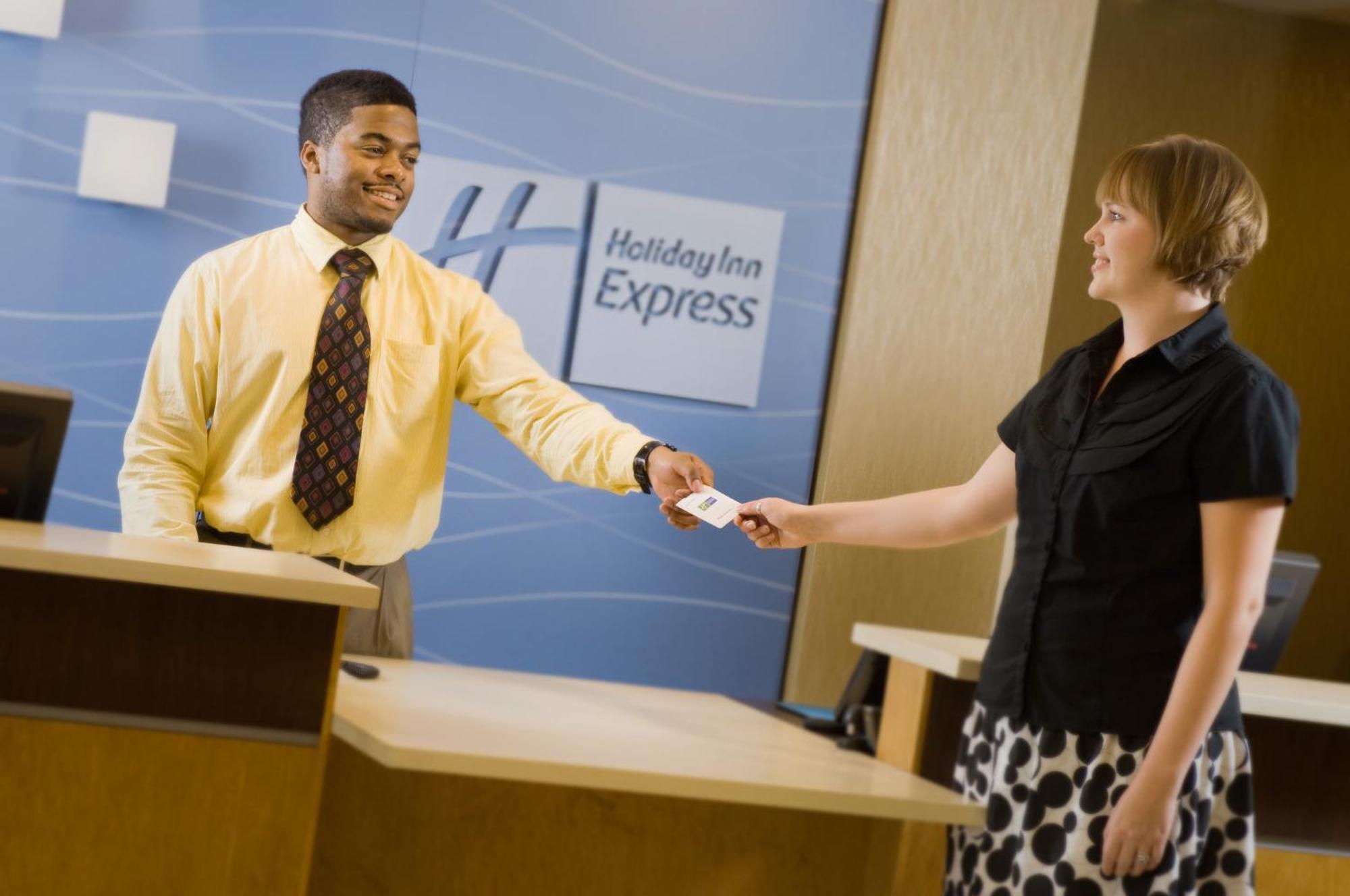 Holiday Inn Express & Suites Alexandria - Fort Belvoir By Ihg Kültér fotó